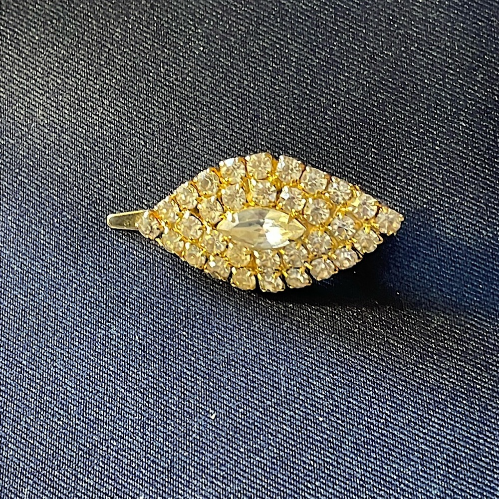 Woman’s Rhinestone hair barrette. Beautiful design, Vintage, Collectible.